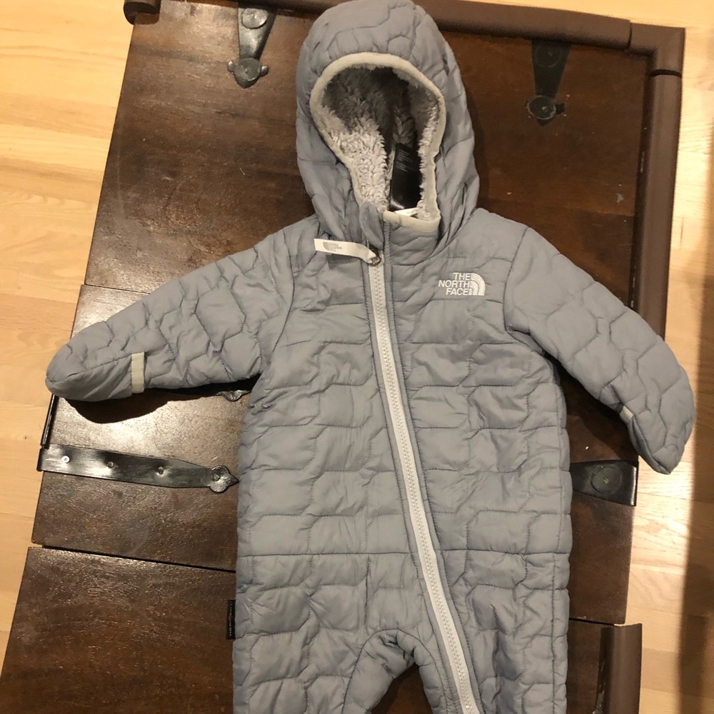Northface Grey baby bunting size 3-6 month